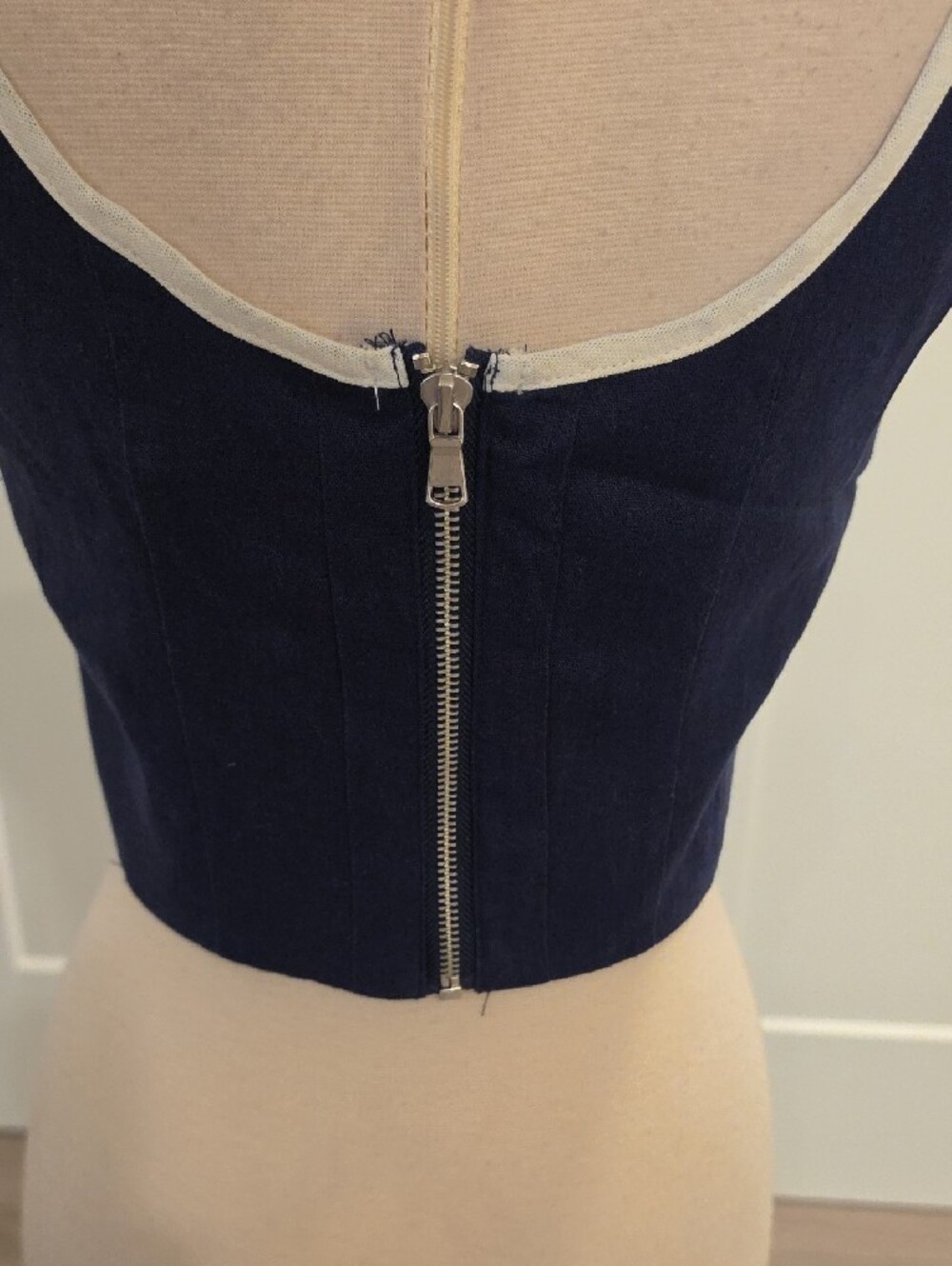 Avec Les Filles linen blend Navy Crop Top with White Trim size 6 new with tags - Picture 7 of 10